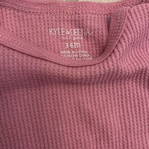 Kyle & Deena — Adorable 3-6 month Baby Girl Pink & Floral Outfit - Picture 3 of 7